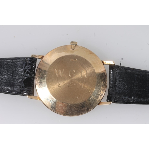 190 - Gents 9ct gold cased Marvin Quartz wristwatch with roman numeral markers and date function to three ... 