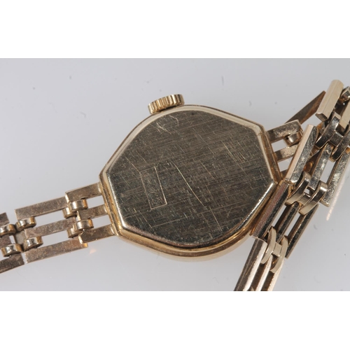 191 - Ladies 9ct gold Accurist wristwatch with baton five minute markers, on 9ct gold gate link strap, gro... 