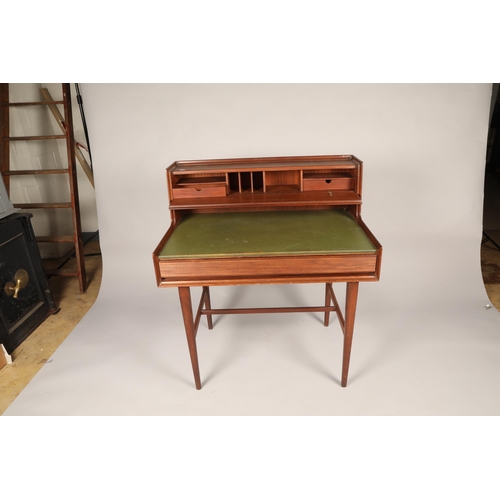 602 - Mid century teak writing desk, 92cm long, 59cm depth, 102cm high