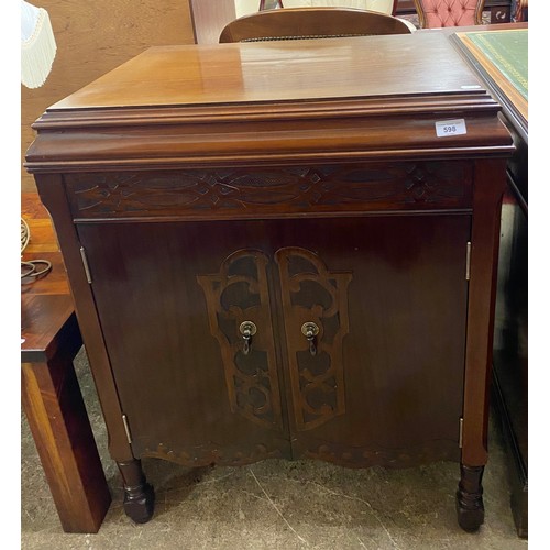 598 - Mahogany fullotone gramophone with records, (L) 68cms x (D) 51cms, 85 (H) 