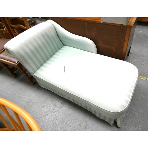 506 - Modern green striped upholstered chaise longue.