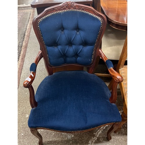 659 - Button back arm chair