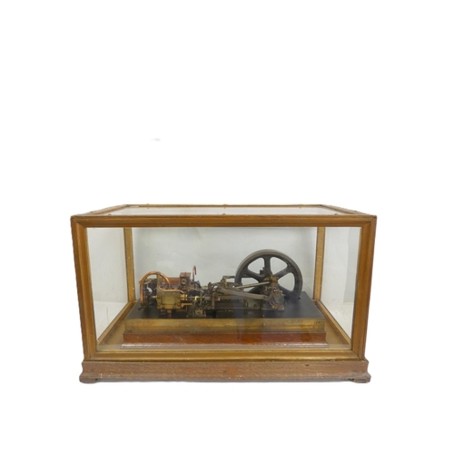 389 - Good early 20th century model steam engine of a single cylinder mill engine on cast iron brass bound... 