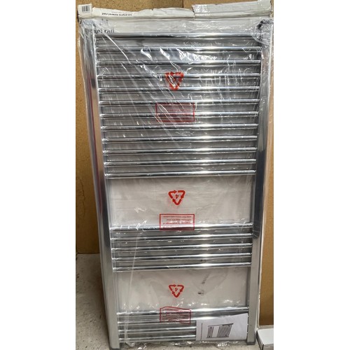 692 - Straight chrome towel rail, 120cm x 60cm