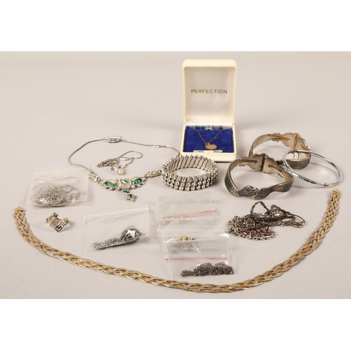 114 - Assorted white metal and silver jewellery