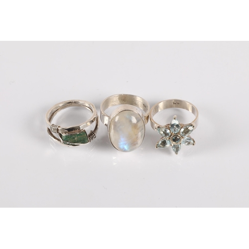 142 - silver ring set with a raw green gemstone, ring size P