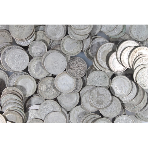 1586 - UNITED KINGDOM 500 grade silver coins 1920-1946 from circulation comprising 24 shillings, 145 sixpen... 