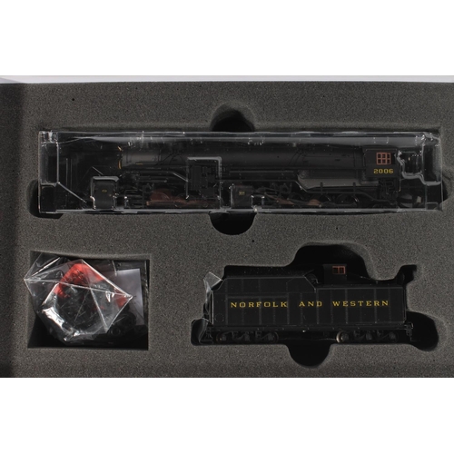 1005 - HO gauge model railway, a Proto 2000 Heritage Steam Collection 23330 2-8-8-2 steam locomotive Norfol... 