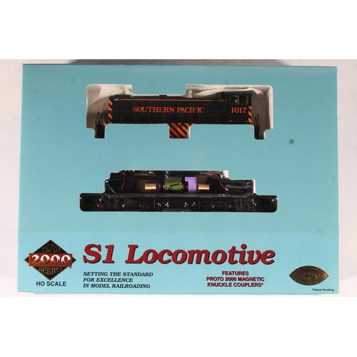 1010 - HO gauge model railway, four Proto 2000 Series locomotives to include S1 AT&SF Sante Fe 2304, S1... 