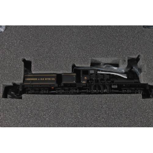 1020 - HO gauge model railways, three Spectrum by Bachmann, The Master Railroader Series locomotives to inc... 