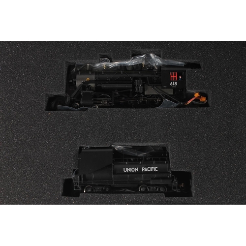 1022 - HO gauge model railways, Spectrum by Bachmann, The Master Railroader Series locomotives to include 8... 