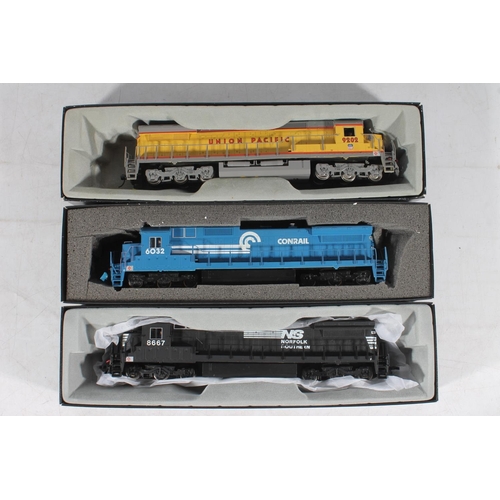 1029 - HO gauge model railways, Spectrum by Bachmann, The Master Railroader Series, three locomotives to in... 