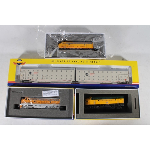 1049 - HO gauge model railways, Genesis (The Premium Trains from Athearn) locomotives to include G1025 F7A ... 