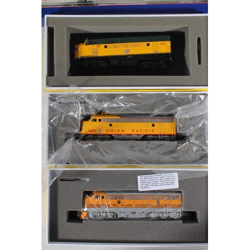 1049 - HO gauge model railways, Genesis (The Premium Trains from Athearn) locomotives to include G1025 F7A ... 