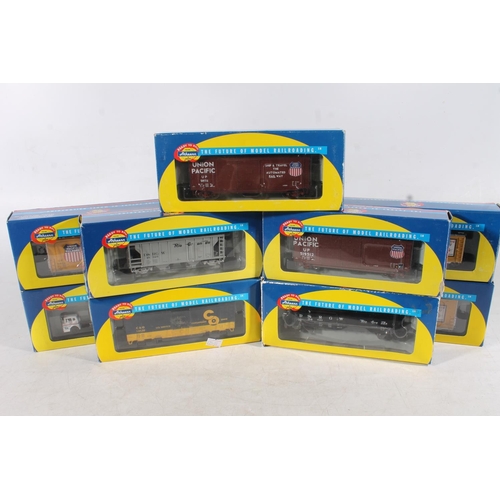 1053 - HO gauge model railways, Athearn Ready to Roll rolling stock to include 70892 Union Pacific 40' doub... 