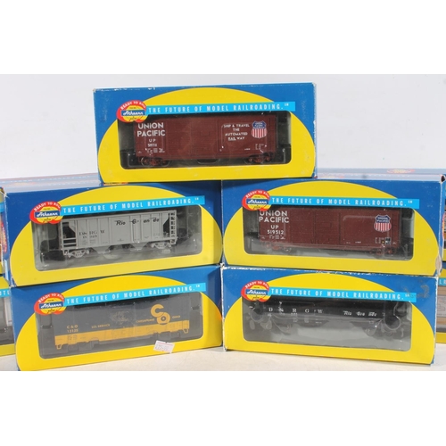 1053 - HO gauge model railways, Athearn Ready to Roll rolling stock to include 70892 Union Pacific 40' doub... 