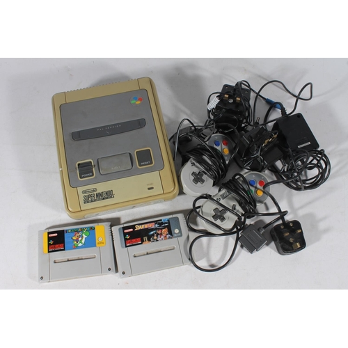 1419 - Super Nintendo boxed console (SNES) with two controllers and two games, Super Mario World, Star Wing... 