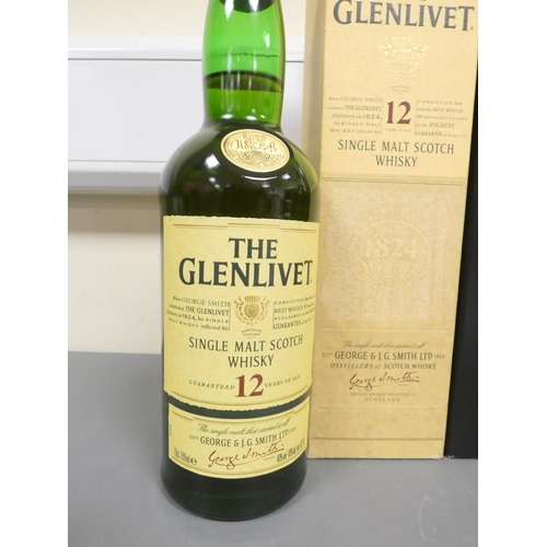 19 - The Glenlivet 12 years old Speyside single malt scotch whisky, 70cl, 40% vol, with Bell's special re... 