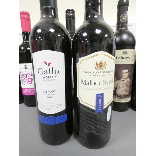 29 - Eight bottles of assorted red wine, To include Vignobles Roussellet Malbec 75cl, Gallo Family Merlot... 