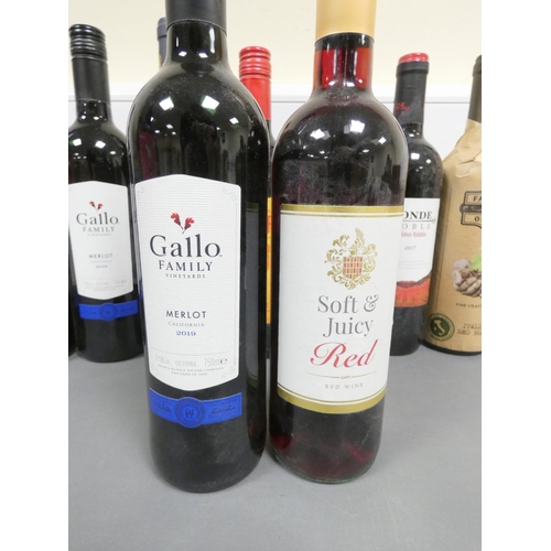 30 - Nine bottles of assorted red wine, to include Gallo Family Merlot 2019 75cl, Cepa Lebrel 2019 75cl e... 