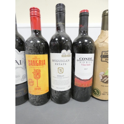 30 - Nine bottles of assorted red wine, to include Gallo Family Merlot 2019 75cl, Cepa Lebrel 2019 75cl e... 