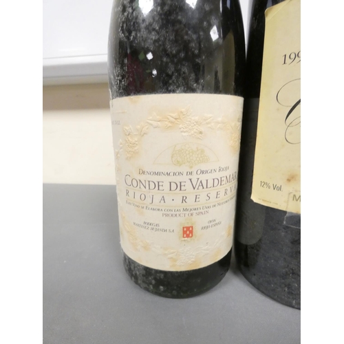 31 - Group of vintage red wines comprising of a Chateau les Videaux 1990 75cl 12% ABV, Conde De Valdemar ... 