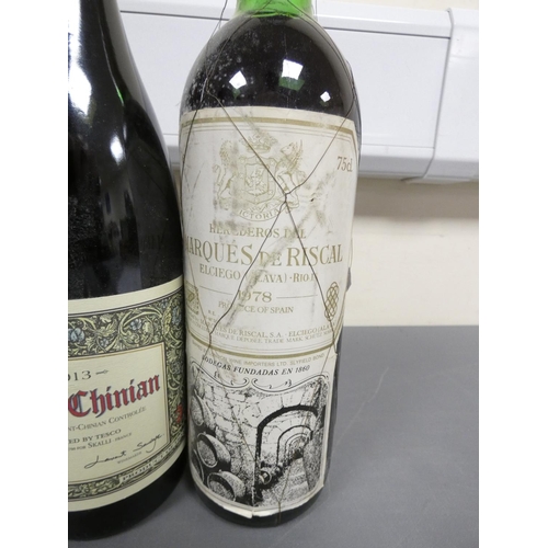 31 - Group of vintage red wines comprising of a Chateau les Videaux 1990 75cl 12% ABV, Conde De Valdemar ... 