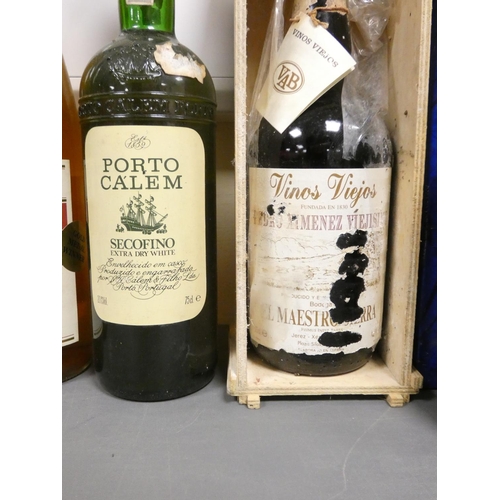 37 - Group of mixed alcohol to include three bottles of Eberle Muscat Canelli 11.5% ABV, Porto Calem Seco... 