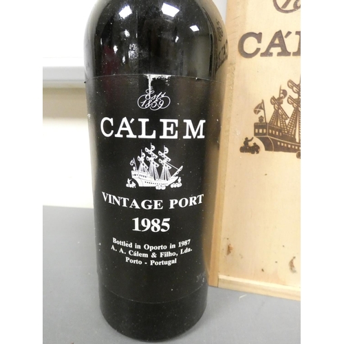 39 - Two bottles of Calem 1985 Vintage Port Oporto, Portugal in wooden presentation cases 75cl, 20% ABV.&... 