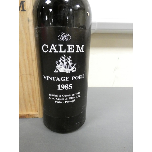 39 - Two bottles of Calem 1985 Vintage Port Oporto, Portugal in wooden presentation cases 75cl, 20% ABV.&... 