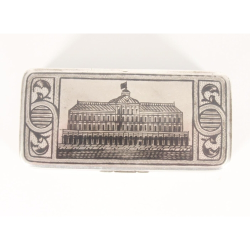 80 - Russian 84 zolotnik grade silver niello snuff box, the top decorated with a view of Grand Kremlin Pa... 