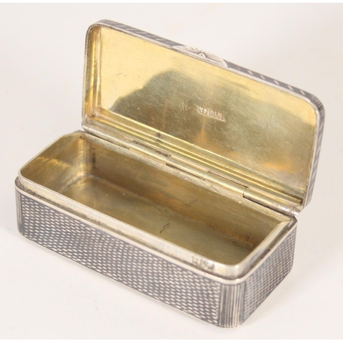 80 - Russian 84 zolotnik grade silver niello snuff box, the top decorated with a view of Grand Kremlin Pa... 