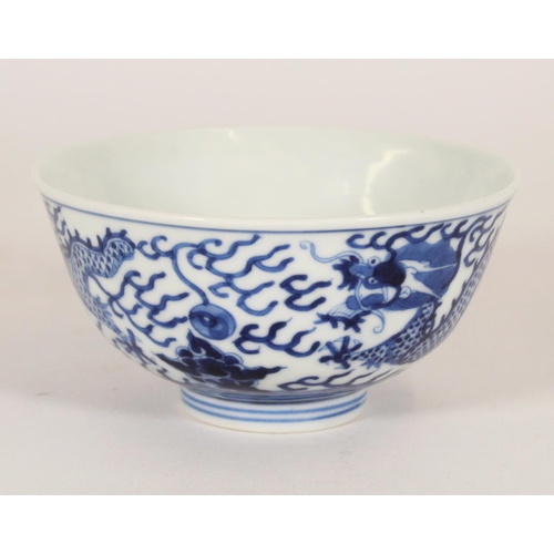 341 - Chinese porcelain dragon bowl, late Qing Guangxu period, the body decorated in underglaze blue with ... 