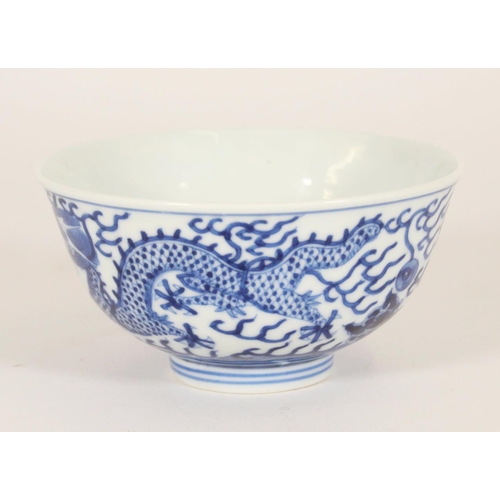 341 - Chinese porcelain dragon bowl, late Qing Guangxu period, the body decorated in underglaze blue with ... 