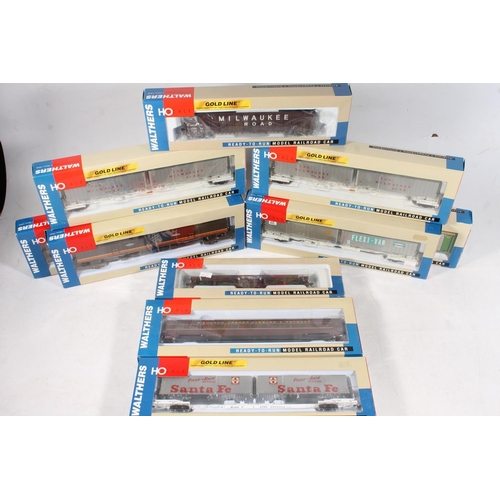 1074 - HO gauge model railways, ten Walthers Ready to Run items of rolling stock to include 932-40123 Bi-Le... 