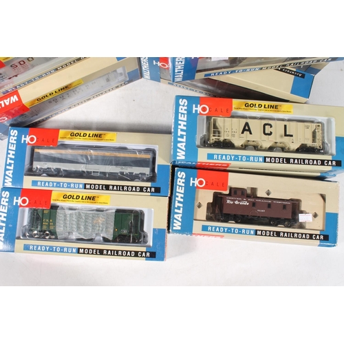 1075 - HO gauge model railways, seventeen Walthers Gold Line (12), Platinum  Line (3) and Ready to Run... 