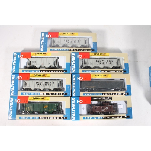 1075 - HO gauge model railways, seventeen Walthers Gold Line (12), Platinum  Line (3) and Ready to Run... 