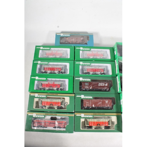 1081 - HO gauge model railways, Bowser of Pennsylvania items of rolling stock to include 12561 Pacific elec... 