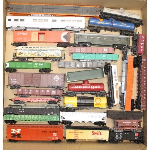 1191 - OO and HO gauge model railways, mostly North American outline items of rolling stock to include Conr... 