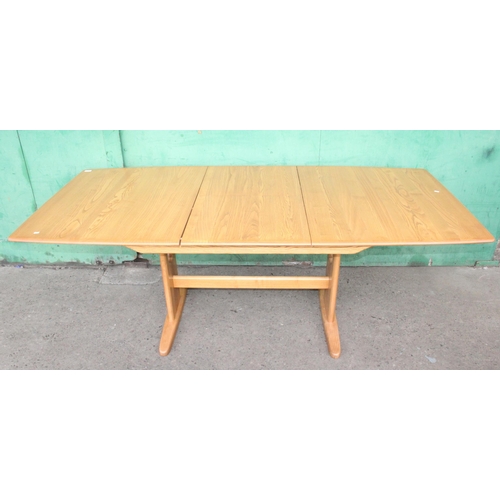 454 - Ercol Windsor medium extending dining table, 152cm wide x 90cm tall.