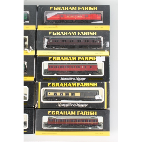 1317 - N gauge model railways, Grafar Graham Farish by Bachmann, passenger rolling stock coaches to include... 