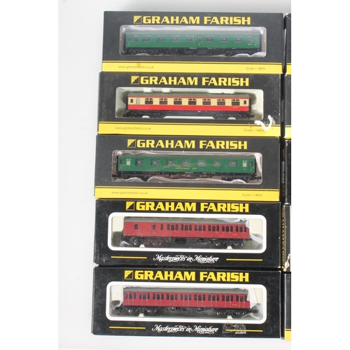 1317 - N gauge model railways, Grafar Graham Farish by Bachmann, passenger rolling stock coaches to include... 