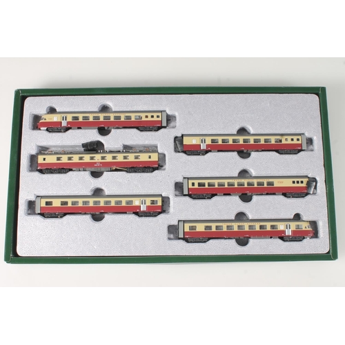 1336 - N gauge model railways, Kato of Japan, SBB RAe II 'Gottardo' six piece train pack, boxed.