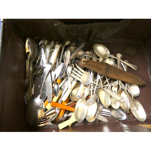 44 - Collection of vintage cutlery.