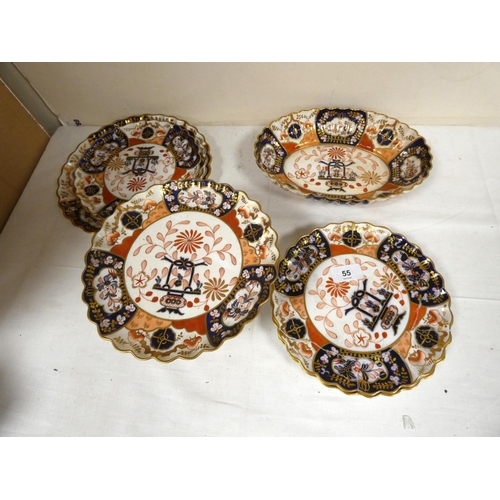 55 - Copeland Imari pattern part dessert service comprising comport, five plates.oval dish and another a/... 