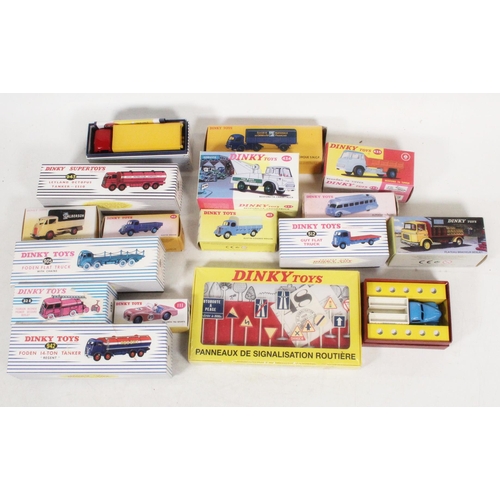 1386 - Atlas Editions reproductions of Dinky Toys to include 943 Leyland Octopus Tanker Esso, 942 Foden 14 ... 