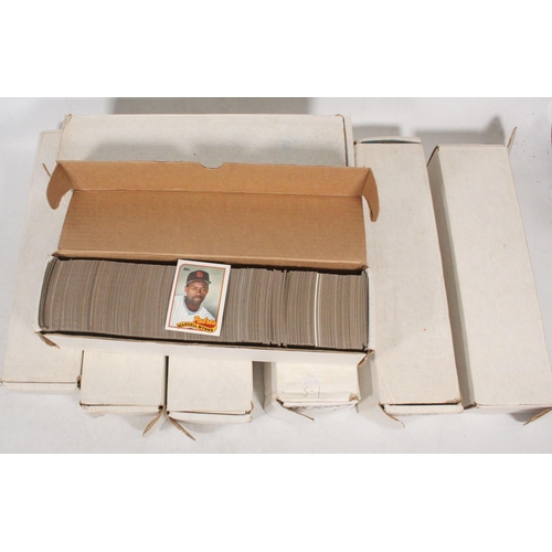 1492 - Huge collection of hundreds and hunderds of vintage baseball cards to include Upper Deck 1990, Leaf ... 