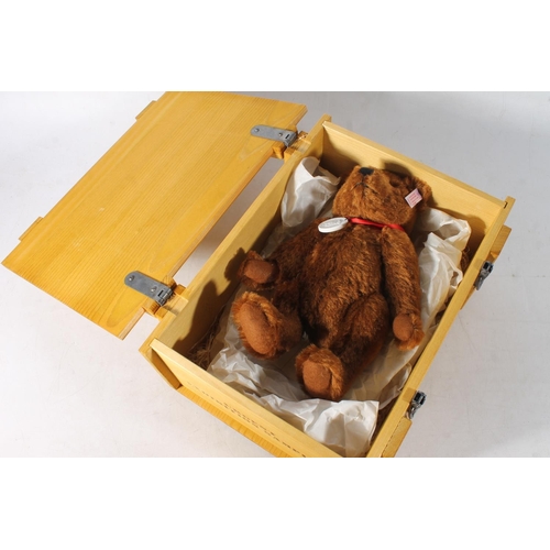 1267 - Steiff 420351 Teddy Bear Club 2003, made in memory of Messe Leipzig 1903 Rotbraun 28cm, with certifi... 