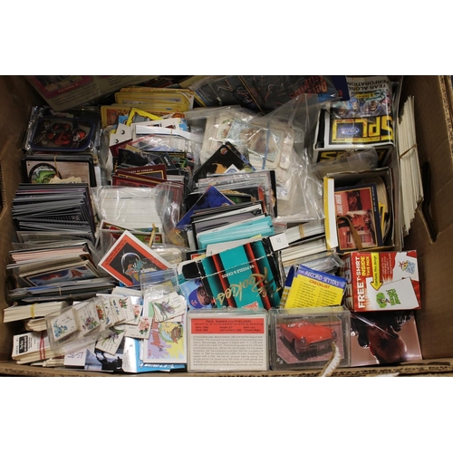 1496 - Large box of vintage baseball and other trading cards, thousands.