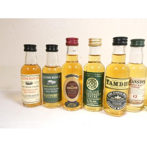 13 - Collection of 5cl 40% ABV whisky miniatures comprising of Super Nikka Whisky, Blended Nikka whisky, ... 